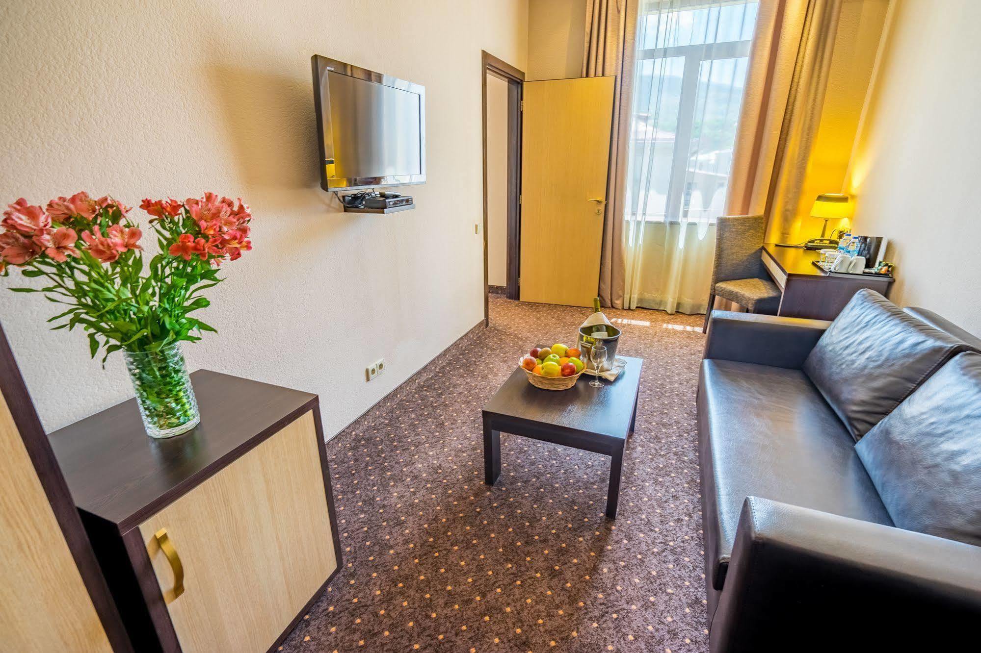 Hotel Lomsia Achaltsiche Buitenkant foto