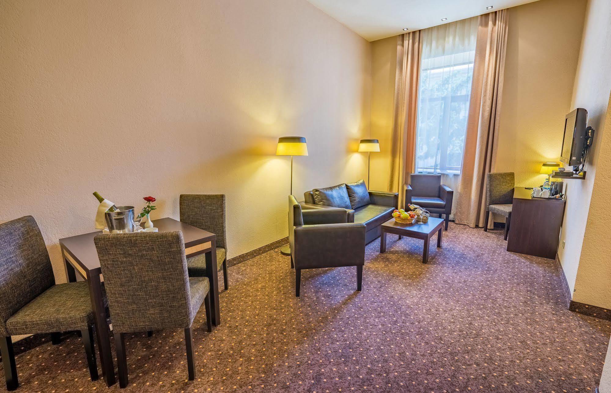 Hotel Lomsia Achaltsiche Buitenkant foto
