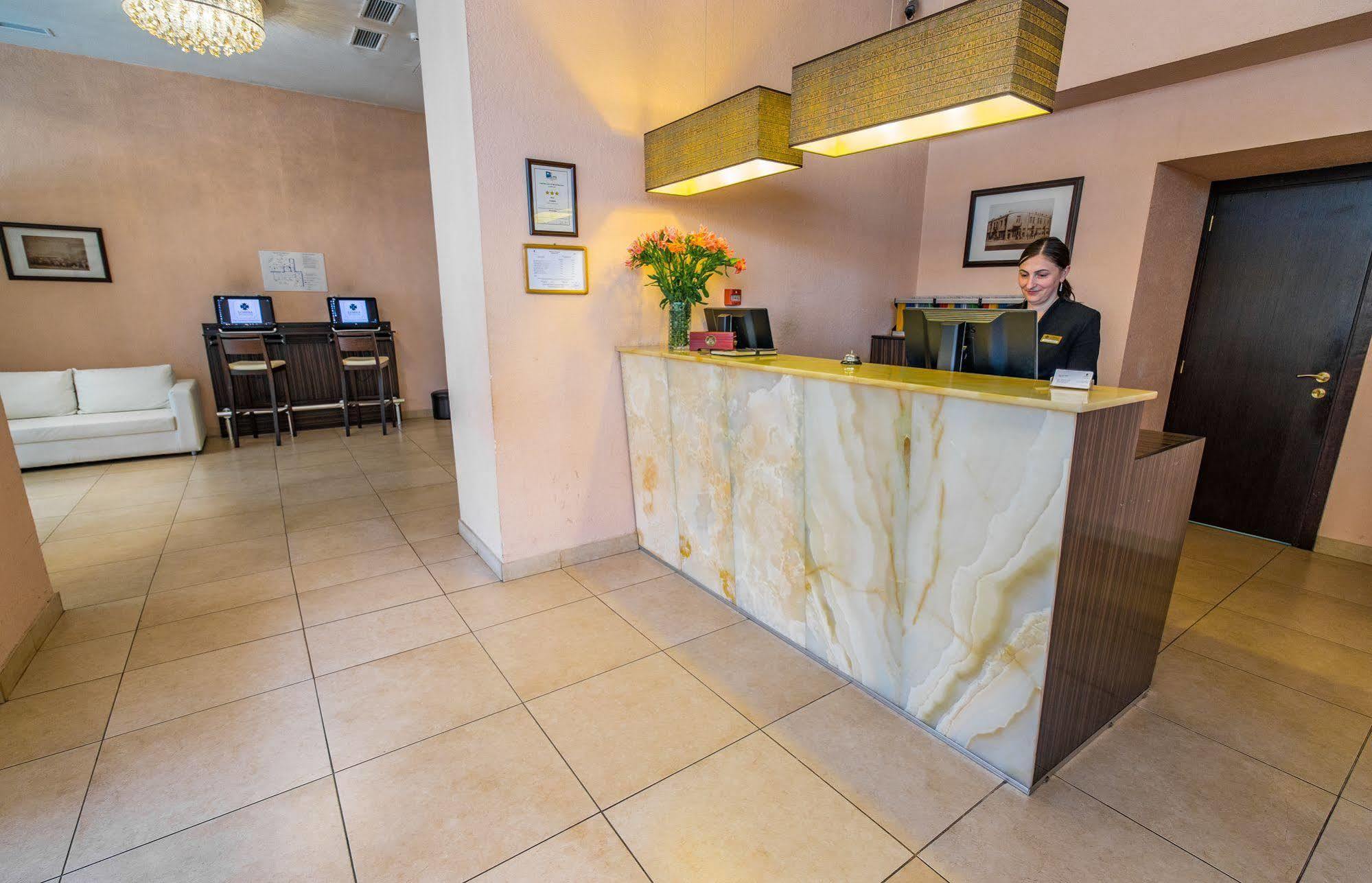 Hotel Lomsia Achaltsiche Buitenkant foto